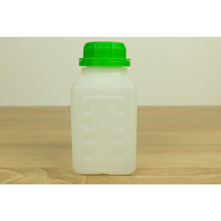 Plastová láhev se zeleným víčkem 500 ml 136x90 mm megamix.shop