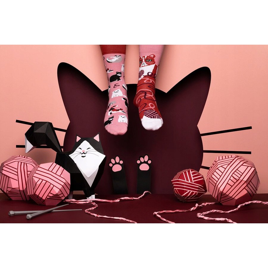 Barevné ponožky PLAYFUL CAT kočky klubko vlny 43-46 nízké megamix.shop